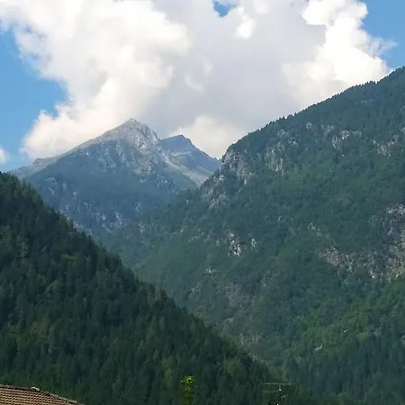 Val Genova *